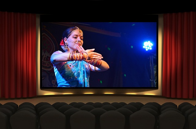 Com o avanço da tecnologia e a constante evolução da indústria cinematográfica, cada ano traz consigo uma nova leva de filmes que prometem entreter e cativar o público. O ano de 2024 não será diferente, com uma lista diversificada de produções que abrangem diversos gêneros e estilos. Ficção Científica Os fãs de ficção científica certamente terão muito o que esperar em 2024. Desde sequências de filmes consagrados até novas franquias, o gênero promete levar os espectadores a mundos futuristas e repletos de aventuras. Um dos filmes mais aguardados é "Interstellar 2", continuação do aclamado longa dirigido por Christopher Nolan. Com uma trama envolvente e visuais impressionantes, o filme promete explorar ainda mais os mistérios do espaço. Outra produção que promete conquistar os fãs de ficção científica é "The Matrix Resurrections". A franquia "Matrix" retorna com um novo capítulo, trazendo de volta personagens icônicos e uma história repleta de questionamentos filosóficos e cenas de ação eletrizantes. Drama O gênero do drama sempre cativa os espectadores, e em 2024 não será diferente. Filmes que exploram temas profundos e emocionantes prometem tocar o coração do público. Um dos destaques é "The Power of Forgiveness", um drama que aborda a importância do perdão e da redenção. Com uma narrativa poderosa e atuações marcantes, o filme promete deixar uma mensagem inspiradora. Outra produção que promete emocionar é "The Last Goodbye". A história acompanha a jornada de um homem em busca de reconciliação com seu passado, explorando temas como amor, perda e esperança. Ação Para os amantes de adrenalina e cenas de ação, 2024 trará uma variedade de filmes que prometem empolgar o público. Um dos destaques é "The Guardian", um filme de ação que acompanha um grupo de heróis improváveis em uma missão para salvar o mundo. Com sequências de luta eletrizantes e efeitos especiais impressionantes, o filme promete ser uma verdadeira montanha-russa de emoções. Outra produção aguardada é "The Hunted", um thriller de ação que segue a história de um homem em fuga após testemunhar um crime. Com reviravoltas surpreendentes e perseguições de tirar o fôlego, o filme promete manter os espectadores grudados na tela. Comédia Para aqueles que buscam diversão e boas risadas, a comédia não ficará de fora em 2024. Filmes que combinam humor inteligente e situações hilárias prometem arrancar gargalhadas do público. Um dos destaques é "The Funny Business", uma comédia que acompanha a história de um grupo de amigos que decide abrir um negócio inusitado. Com diálogos afiados e momentos hilários, o filme promete ser uma ótima opção para relaxar e se divertir. Outra produção aguardada é "Laugh Out Loud", uma comédia romântica que traz uma abordagem moderna e divertida sobre relacionamentos. Com um elenco talentoso e piadas que acertam em cheio, o filme promete conquistar o público. Conclusão O ano de 2024 promete ser repleto de filmes que irão agradar a todos os gostos. Seja você fã de ficção científica, drama, ação ou comédia, haverá opções para todos os públicos. Prepare-se para embarcar em novas aventuras, emocionar-se com histórias profundas e dar boas risadas com comédias cativantes. 2024 será um ano imperdível para os amantes do cinema.